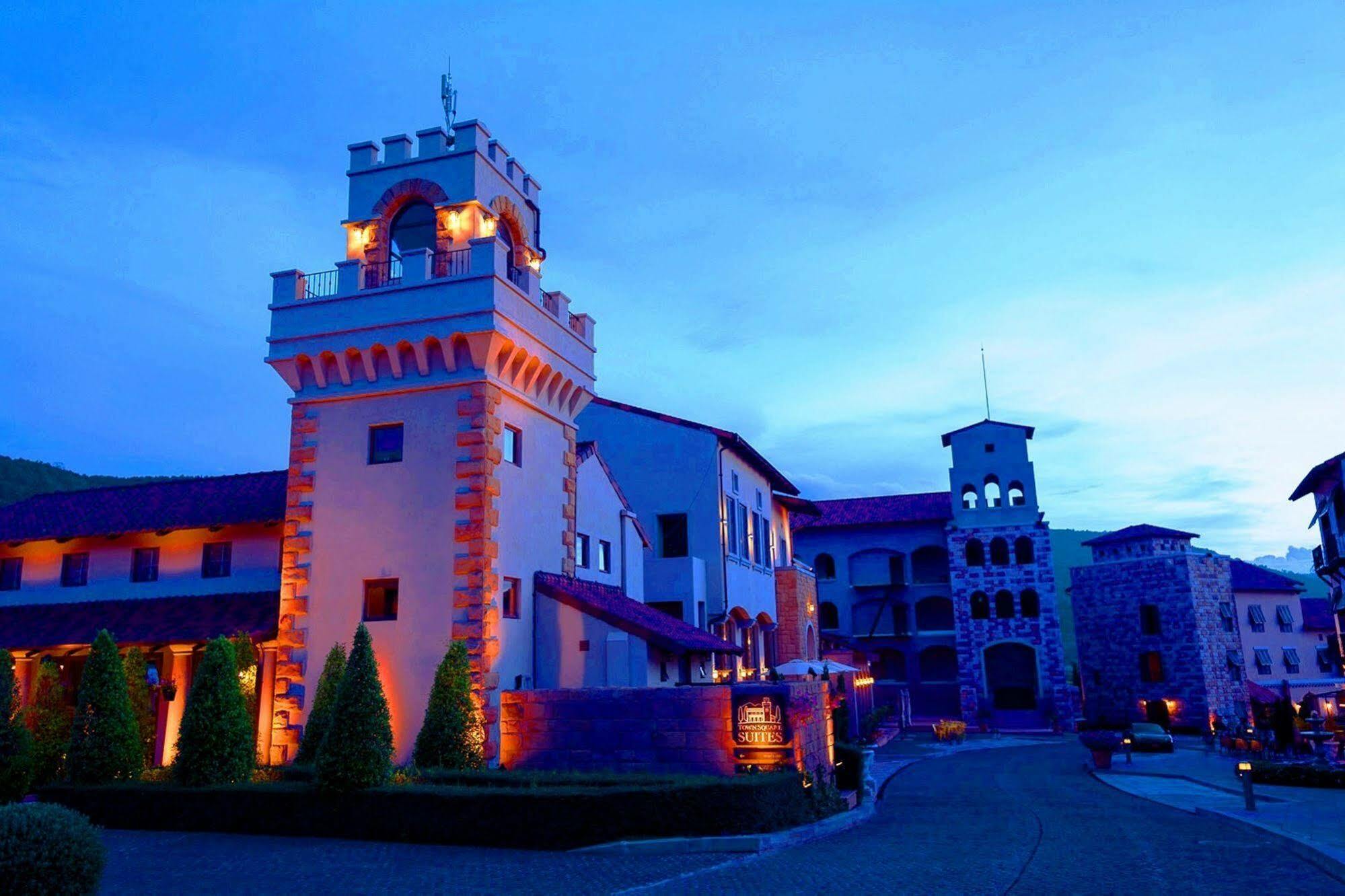 Toscana Town Square Suites Mu Si Exterior photo